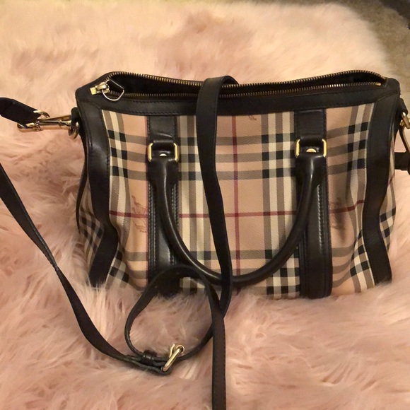 Burberry Haymark Medium Bag with strap. - Picture 2 of 6